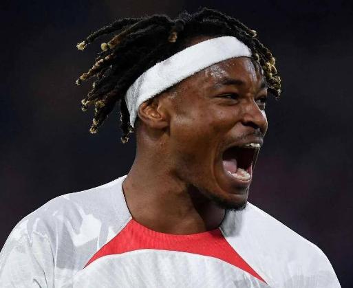 雷火电竞合作-巴萨绝杀莱比锡，范戴克乌龙送礼德甲