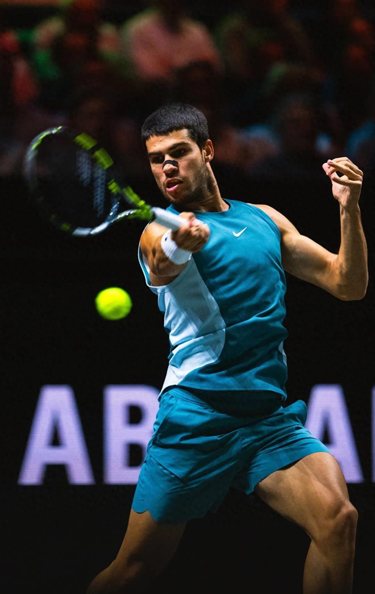 西班牙网球队鏖战澳大利亚网球队,纳达尔关键制胜的简单介绍 西班牙网球队鏖战澳大利亚网球队,纳达尔关键制胜的简单介绍